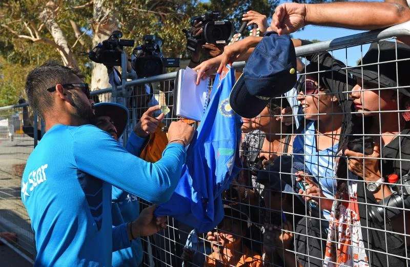 India may ban autographs on corruption fears