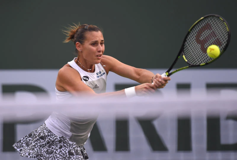 Federer, Nadal power through; Pennetta stuns Sharapova