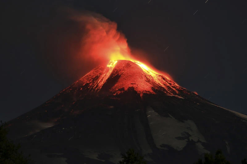 Volcano in southern Chile erupts, thousands evacuated