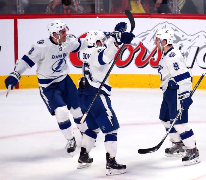 Johnson’s goal in OT lifts Lightning over Canadiens