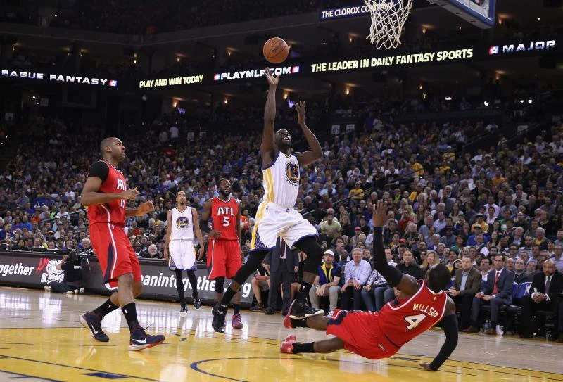 Warriors shoot down Hawks in clash of NBA leaders