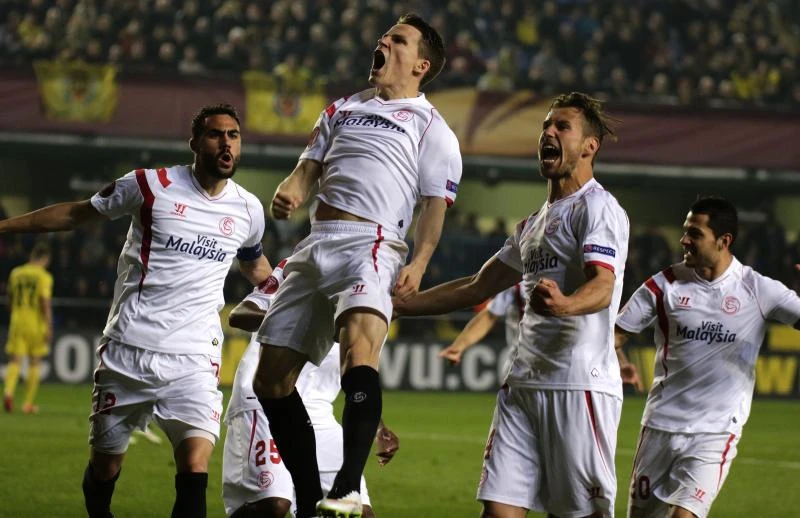 Record-breaking Sevilla, Everton on top