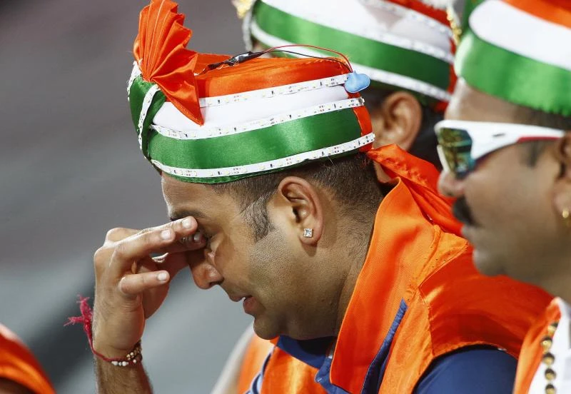India goes down tamely to superior Australia