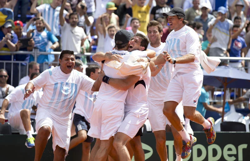 Delbonis seals Argentina victory of tense tie to enter quarterfinals