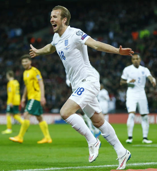 Kane scores on debut for England; Spain sinks Ukraine