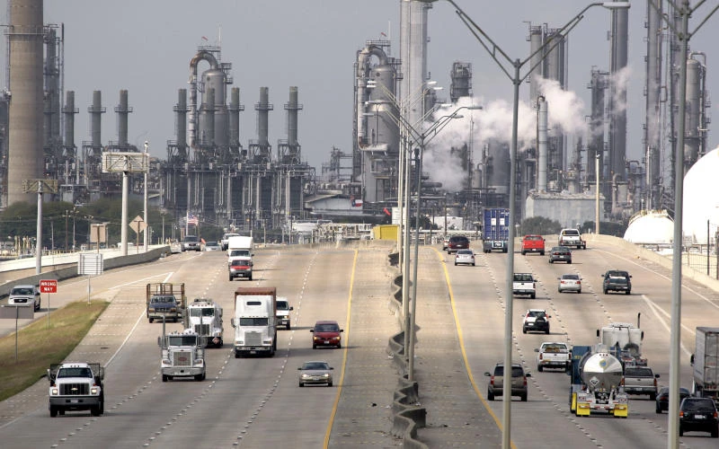 Brent tumbles 3%; US crude rebounds