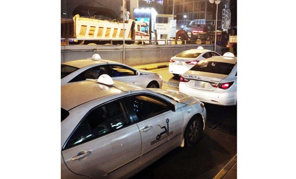 Taxi operators decry lack of parking spaces near Grand Mosque
