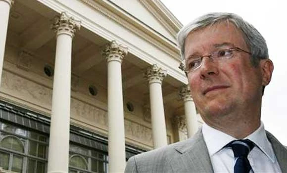 Police probe death threat against BBC chief