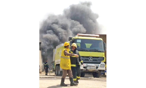 Fire guts Al-Khumra warehouse