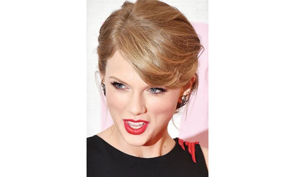 Terrific Taylor surprises young cancer patient