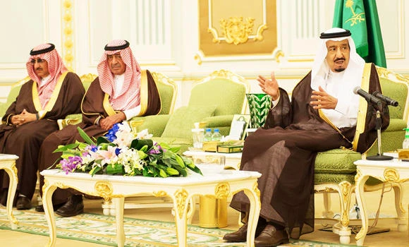 King Salman consults citizens, urges unity