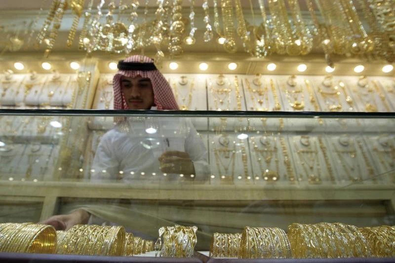 Gold rises over 1% as dollar retreats