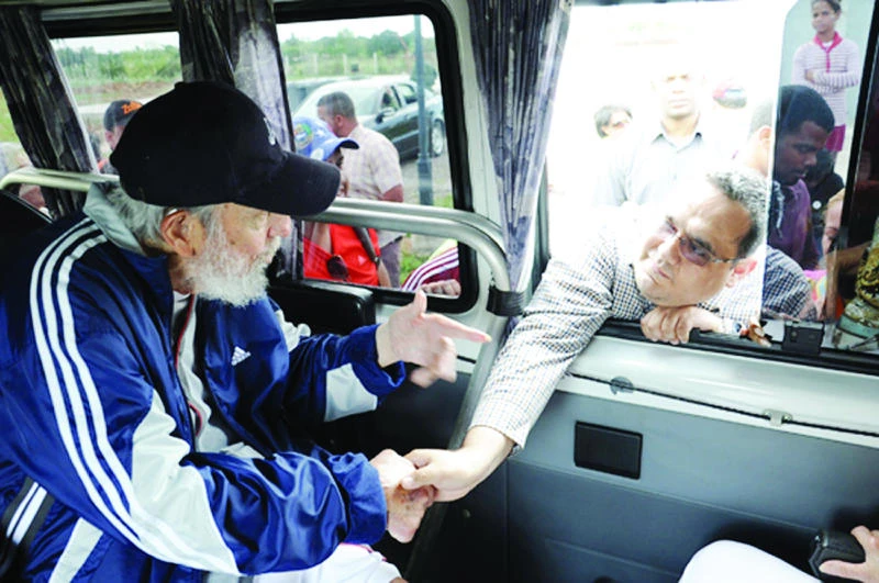 Fidel Castro makes first public appearance in 14 months