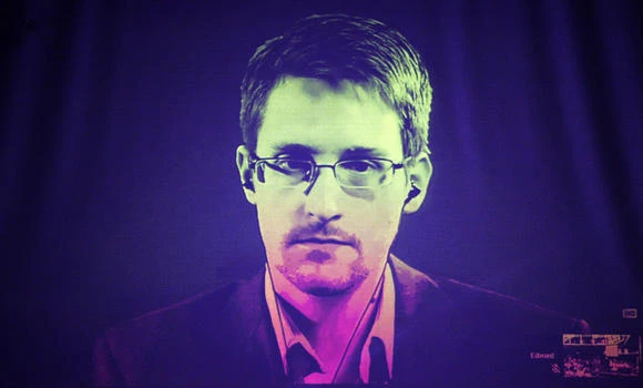 US ‘still intercepts intimate e-mails’