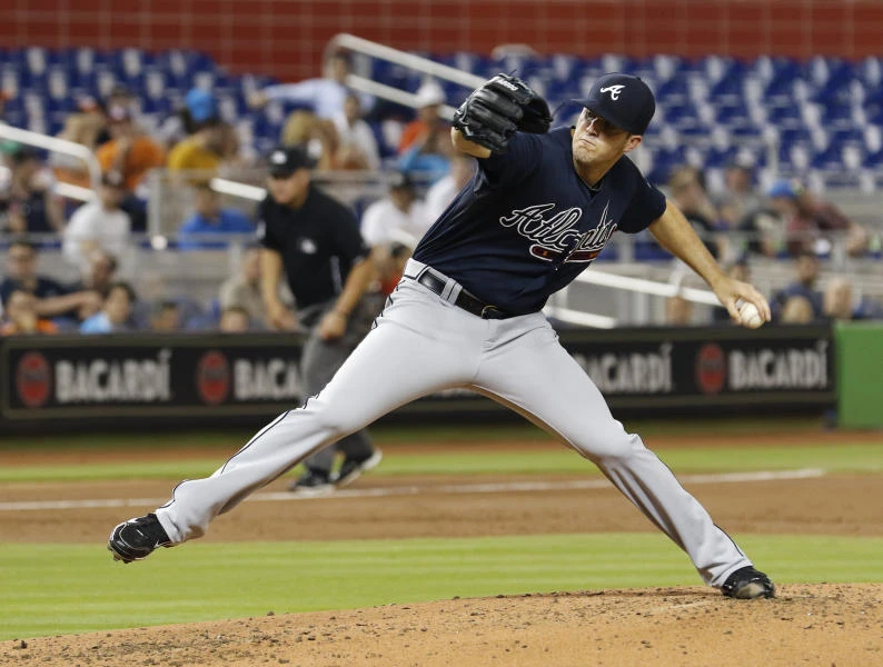 Braves start with a bang to rout Marlins 12-2
