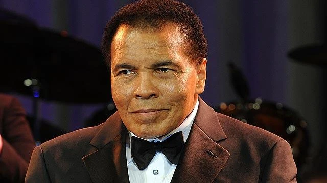 Ali denies picking Pac-Man over Mayweather
