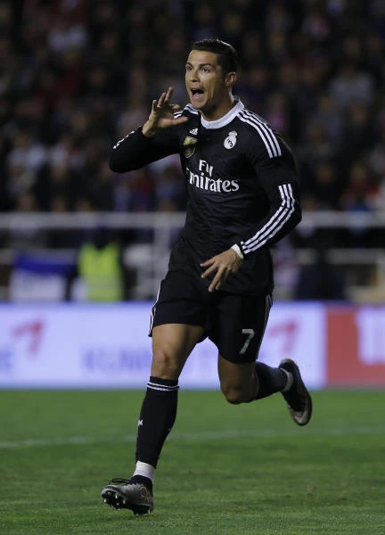 Ronaldo hits 300 mark; Messi, Suarez propels Barca