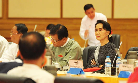 Suu Kyi’s skills tested in pre-election showdown