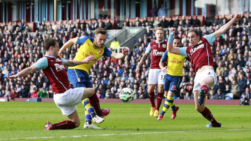 Ramsey sets Arsenal on Chelsea’s tails