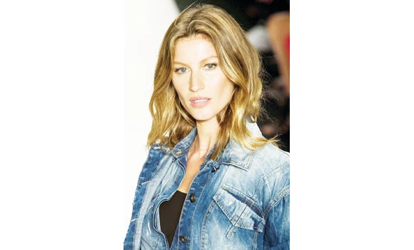 World’s highest-earning model to ‘stop’ runway life