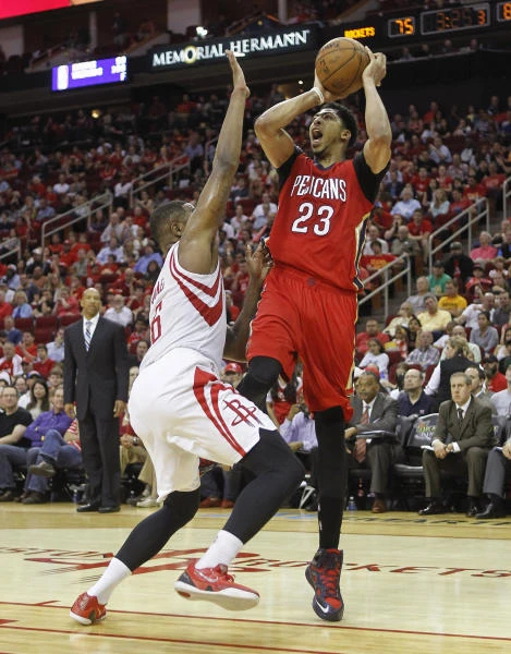 Pelicans, Thunder keep NBA playoff hopes alive