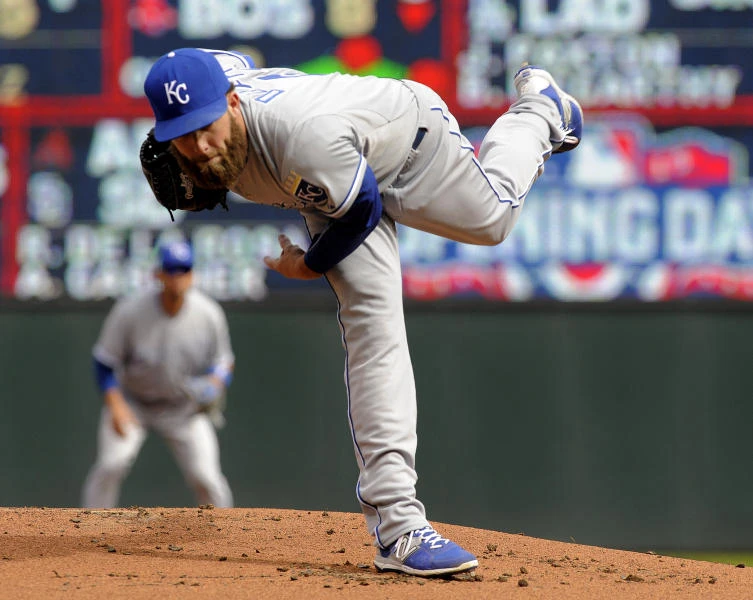 Royals remain unbeaten with 12-3 romp over Twins