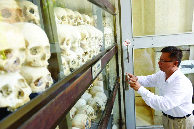 Cambodia marks 40 years since evacuation of Phnom Penh