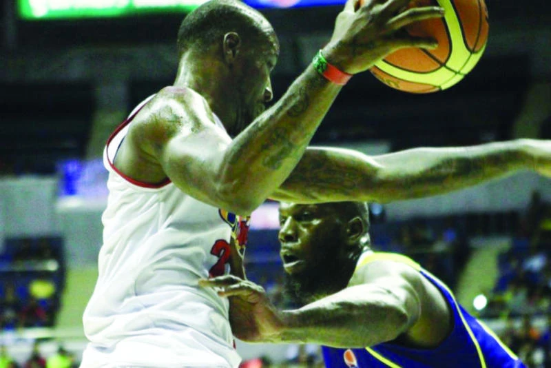 Lee stars as Rain or Shine ties series at 1-1