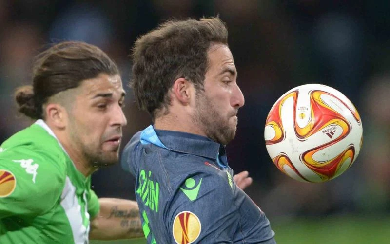 Clinical Napoli destroys Wolfsburg in Europa League