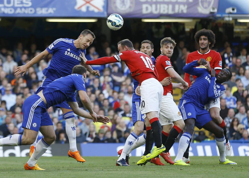 Hazard fires clinical Chelsea closer to title