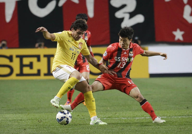 Guangzhou leads charge into last 16