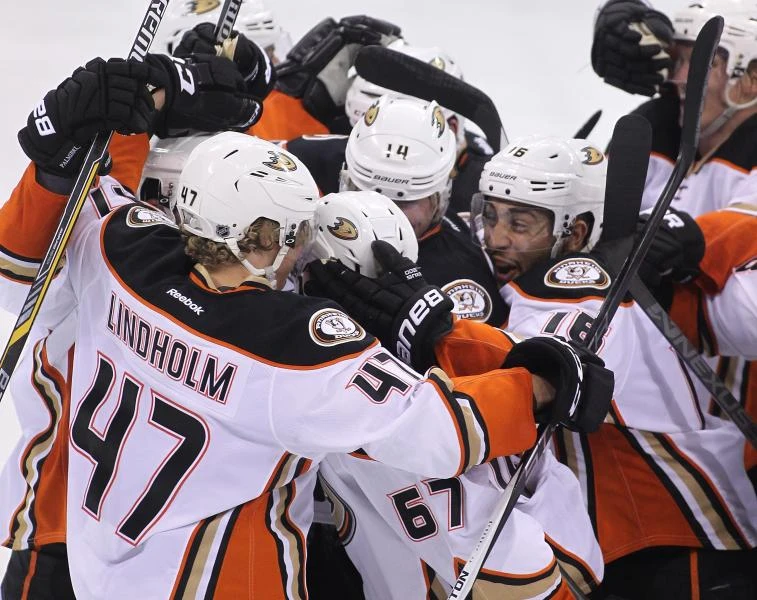 Rakell OT goal fires Ducks past Jets