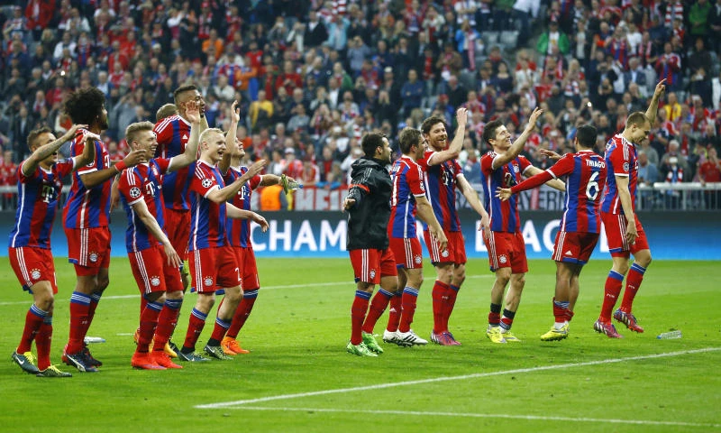 Bayern Munich, Barcelona cruise into semis
