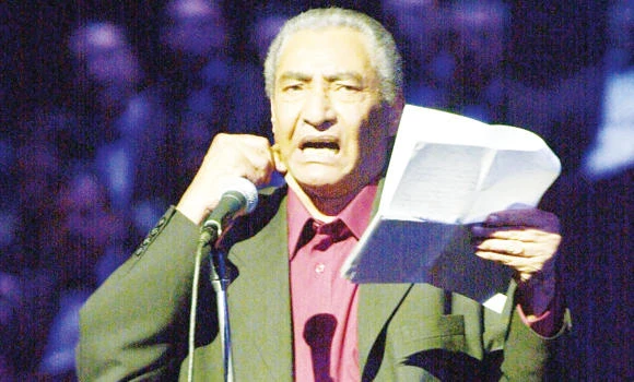 Egyptian poet Abnudi dies at 76