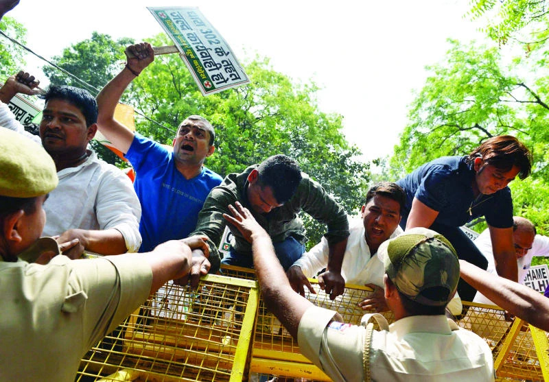 Modi urges unity after farmer suicide