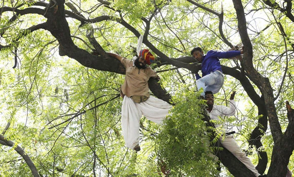 Modi land bill delayed amid rising anger in rural India