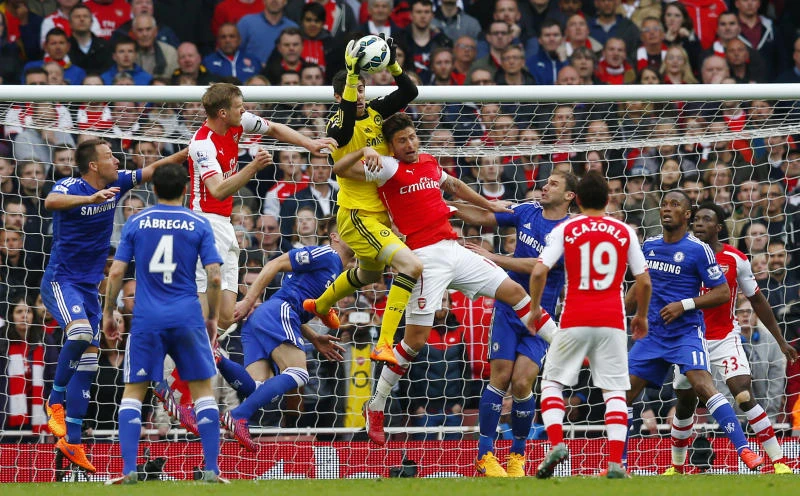 Chelsea’s title bid on hold; Everton overpower United