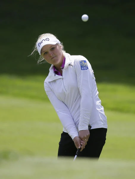 Canadian teenager Henderson leads Classic by 1 stroke