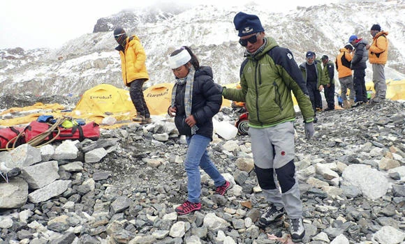 Witnesses to Everest avalanche: ‘I knew I had to survive’