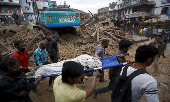 Nepalese dig for quake survivors; toll nears 2,000