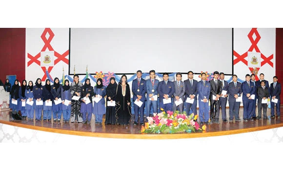 Sri Lankan school honors top graders