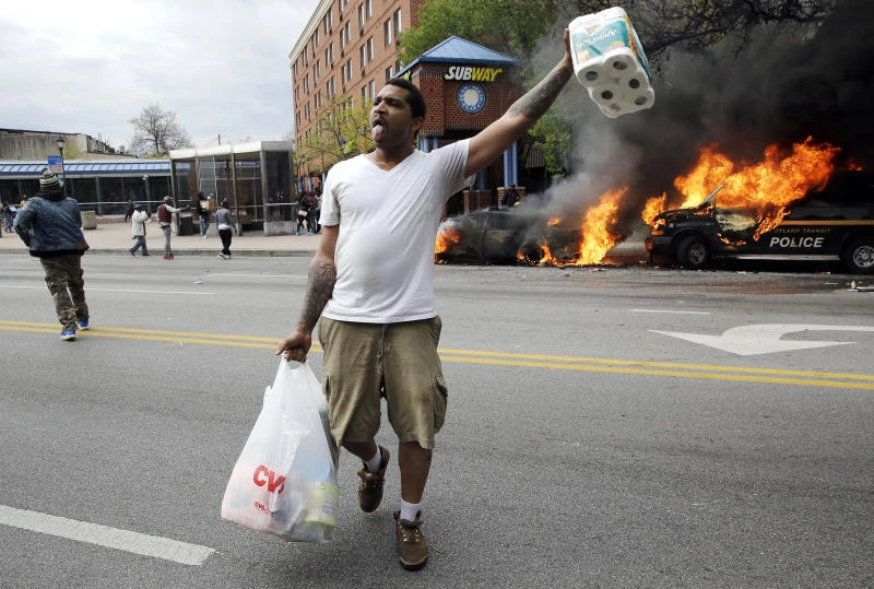 Police attacked, stores ransacked in Baltimore riots