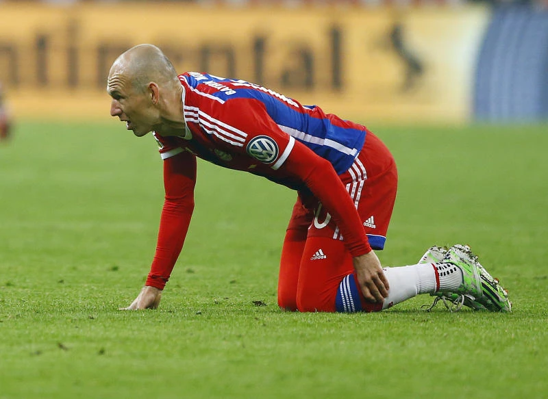 Lewandowski fractures cheek, Robben’s season over