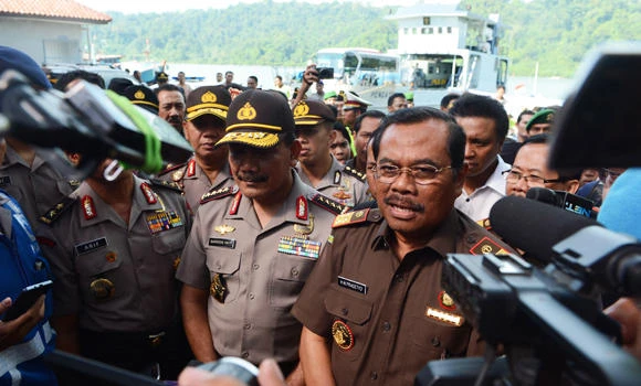 Indonesia defends executions; convicts die singing