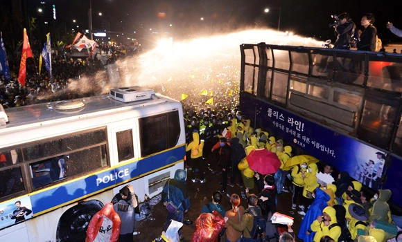 S. Korea ferry disaster protesters clash with police