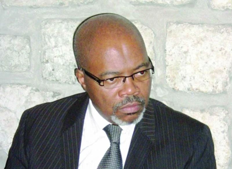 Gabon town awaits delayed body of late political champion