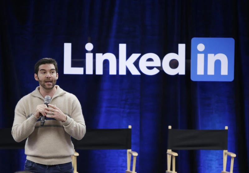 LinkedIn joins Twitter in post-earnings tumble