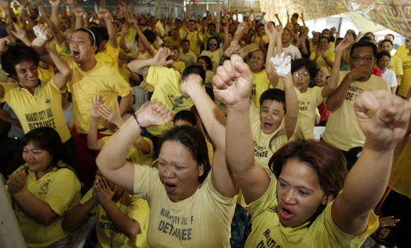 Filipino soldiers, rebels to watch Pacquiao-Mayweather match