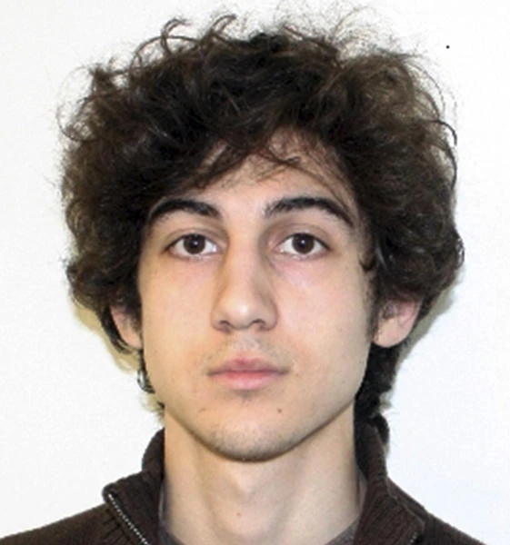 Boston bomber cries, wipes eyes as aunt takes stand