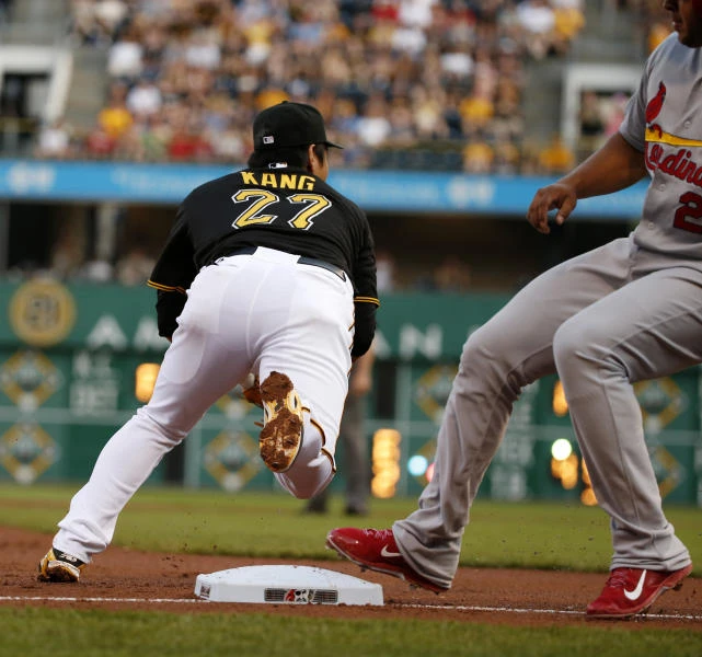 Pirates turn triple play in 7-5 win vs. Cardinals